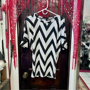 M Yahada USA Black & White 3/4 sleeve stretch tunic top